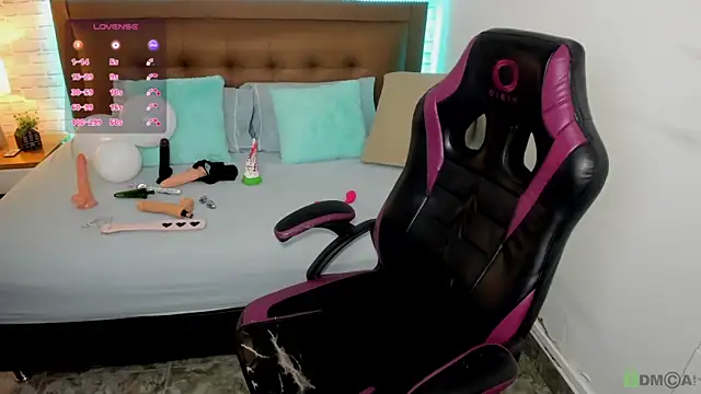 mila katts online show from 11, 11, 2025