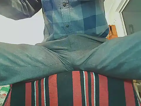 Snapshot of manan28 chatting on 18, 11, 2025 manan28 online show from 18, 11, 2025