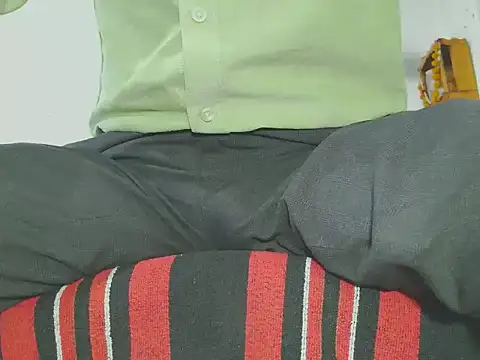 Snapshot of manan28 chatting on 4, 11, 2025 manan28 online show from 4, 11, 2025