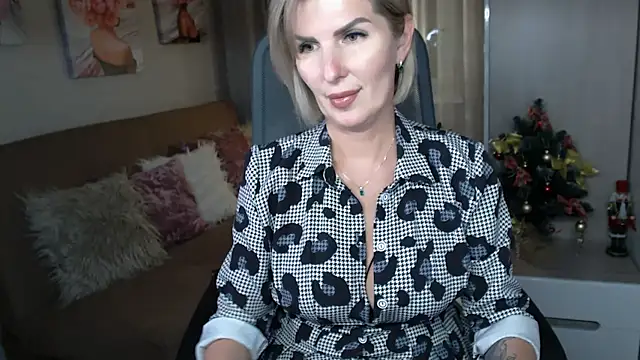 Snapshot of sensualEmilia chatting on 17, 12, 2024 sensualEmilia online show from 17, 12, 2024