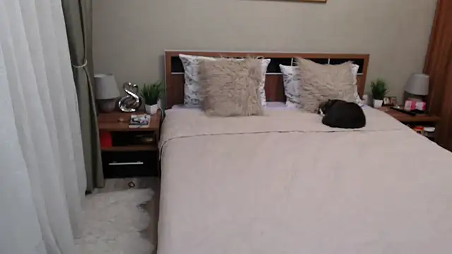 Snapshot of sensualEmilia chatting on 13, 11, 2025 sensualEmilia online show from 13, 11, 2025