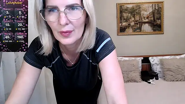 sensualEmilia online show from 10, 1, 2026