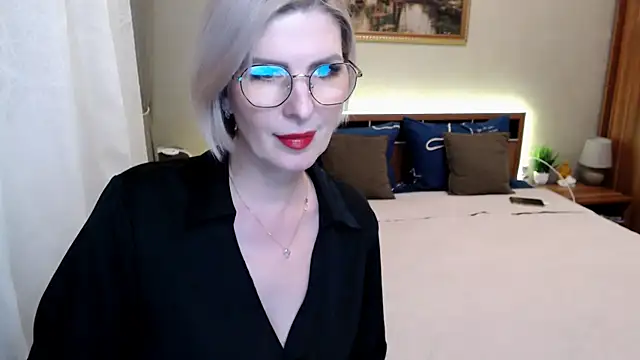sensualEmilia online show from 10, 5, 2026