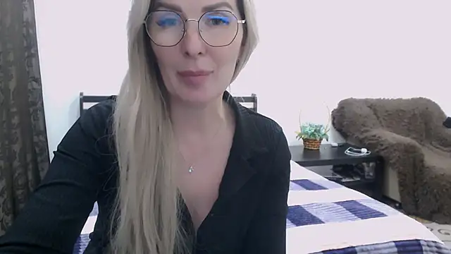 Snapshot of sensualEmilia chatting on 22, 3, 2025 sensualEmilia online show from 22, 3, 2025