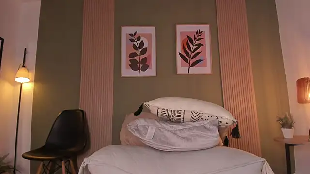 Antonellachic73 online show from 4, 12, 2024