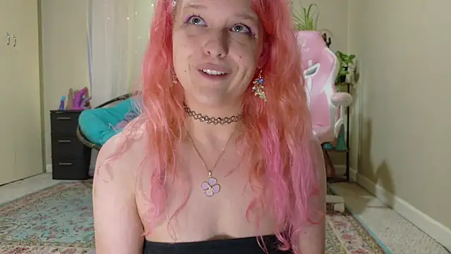 Snapshot of Emihaze chatting on 17, 7, 2026 Emihaze online show from 17, 7, 2026