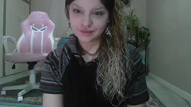 Snapshot of Emihaze chatting on 4, 6, 2026 Emihaze online show from 4, 6, 2026