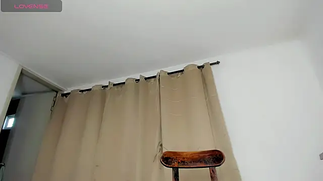 Genesis Sandoval online show from 15, 4, 2026