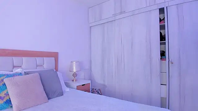 Snapshot of mia_hank chatting on 4, 11, 2025 mia hank online show from 4, 11, 2025