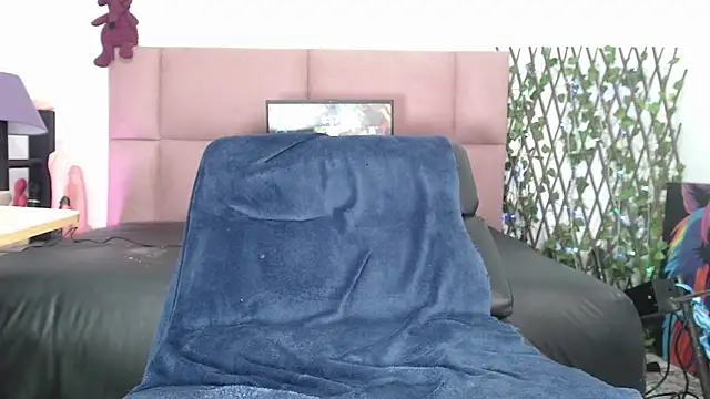 chirlleyy online show from 12, 4, 2026