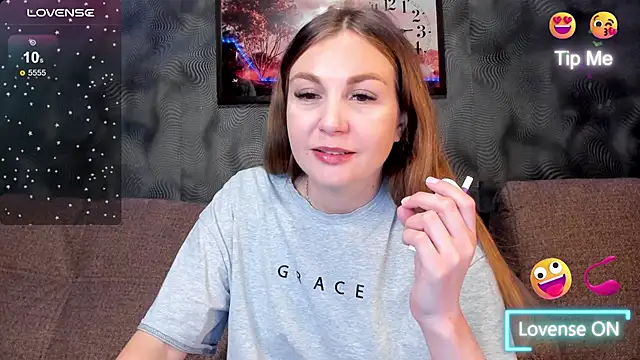 CassieMils online show from 4, 11, 2025