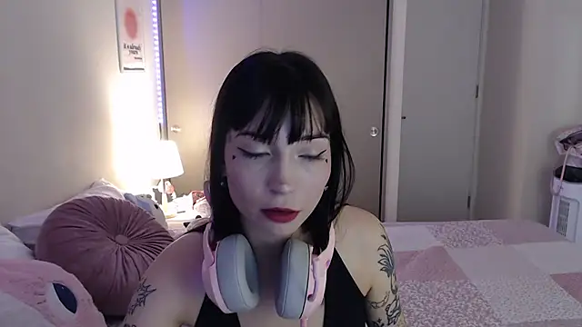 latinpetit online show from 15, 3, 2025