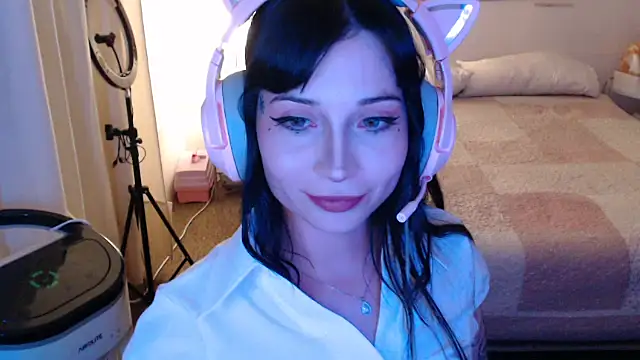 Snapshot of latinpetit chatting on 19, 12, 2025 latinpetit online show from 19, 12, 2025