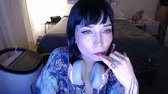 latinpetit online show from 21, 11, 2025