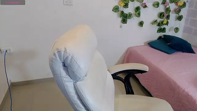 tania sweet   online show from 31, 10, 2025