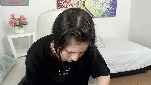 tania sweet   online show from 10, 6, 2026