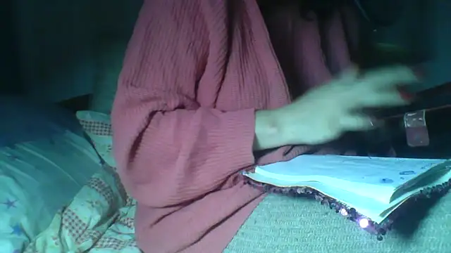 Snapshot of Alma_Evelynne chatting on 4, 2, 2026 Alma Evelynne online show from 4, 2, 2026