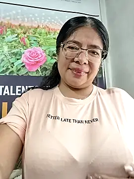 Snapshot of __valentina18 chatting on 4, 5, 2026 valentina18 online show from 4, 5, 2026