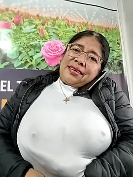 Snapshot of __valentina18 chatting on 6, 5, 2026 valentina18 online show from 6, 5, 2026