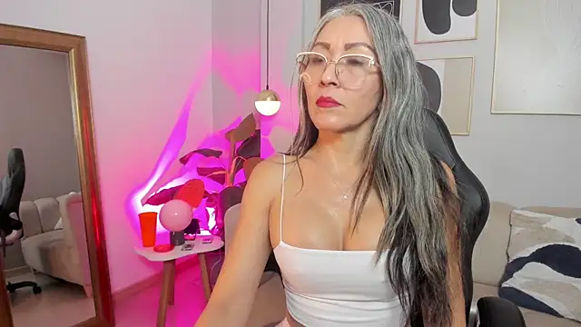  Nicoletteshea  online show from 31, 3, 2026