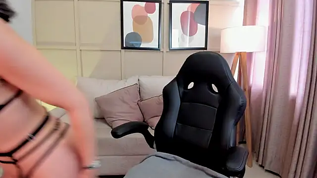  Nicoletteshea  online show from 10, 11, 2025