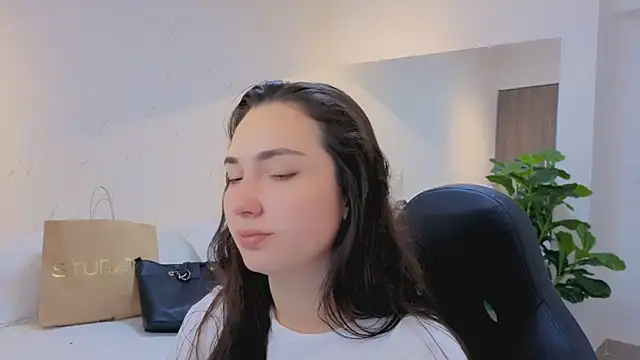 ava blue online show from 20, 4, 2026