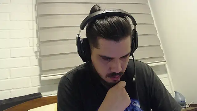 hung weeb online show from 4, 2, 2025