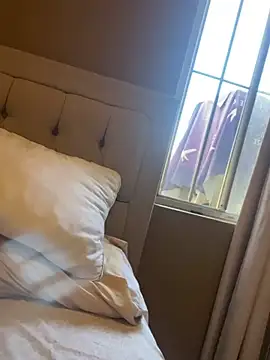 Tomthelong online show from 20, 2, 2025