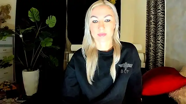 Snapshot of _SABOTAGE_ chatting on 10, 11, 2025 SABOTAGE online show from 10, 11, 2025