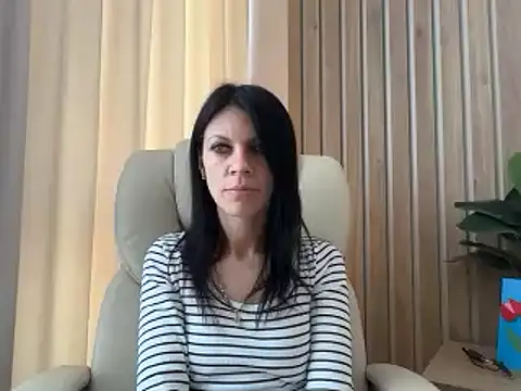Snapshot of InjaAtHome chatting on 25, 5, 2026 InjaAtHome online show from 25, 5, 2026