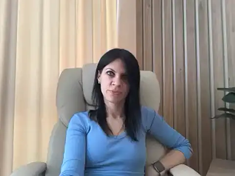 Snapshot of InjaAtHome chatting on 7, 4, 2026 InjaAtHome online show from 7, 4, 2026