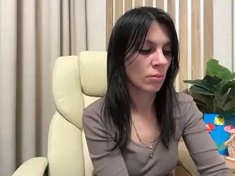 Snapshot of InjaAtHome chatting on 19, 4, 2026 InjaAtHome online show from 19, 4, 2026