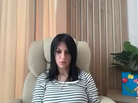 Snapshot of InjaAtHome chatting on 17, 4, 2026 InjaAtHome online show from 17, 4, 2026