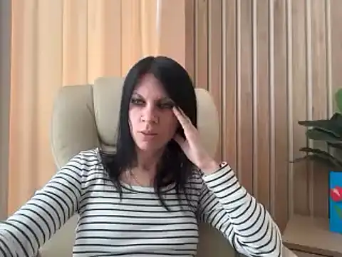 Snapshot of InjaAtHome chatting on 21, 4, 2026 InjaAtHome online show from 21, 4, 2026