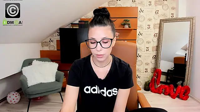 EmillyTaylor online show from 22, 3, 2025