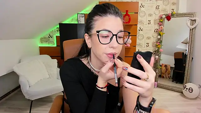 EmillyTaylor online show from 13, 11, 2025