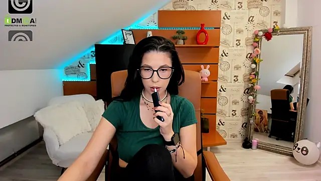 EmillyTaylor online show from 6, 11, 2025