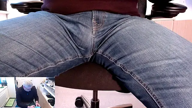 Snapshot of RicRockhard chatting on 17, 12, 2025 RicRockhard online show from 17, 12, 2025