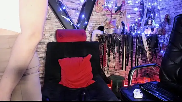 Liltildeman moon online show from 2, 4, 2026