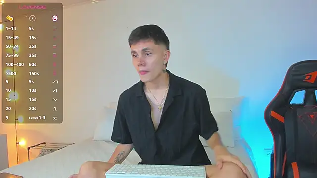 Snapshot of DustinLevine chatting on 26, 2, 2025 DustinLevine online show from 26, 2, 2025