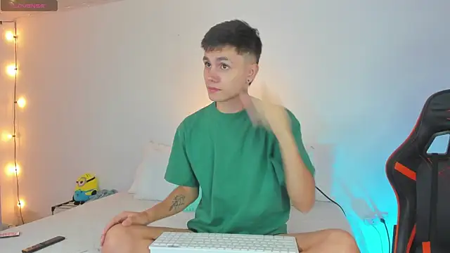 Snapshot of DustinLevine chatting on 20, 1, 2025 DustinLevine online show from 20, 1, 2025