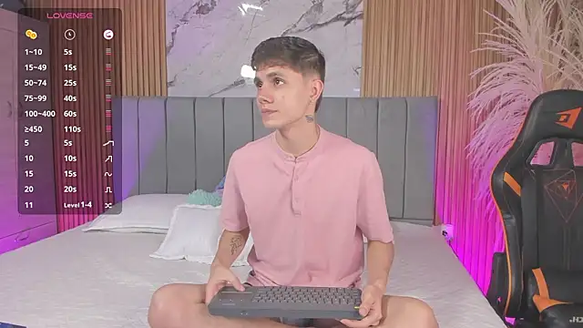 Snapshot of DustinLevine chatting on 19, 2, 2026 DustinLevine online show from 19, 2, 2026