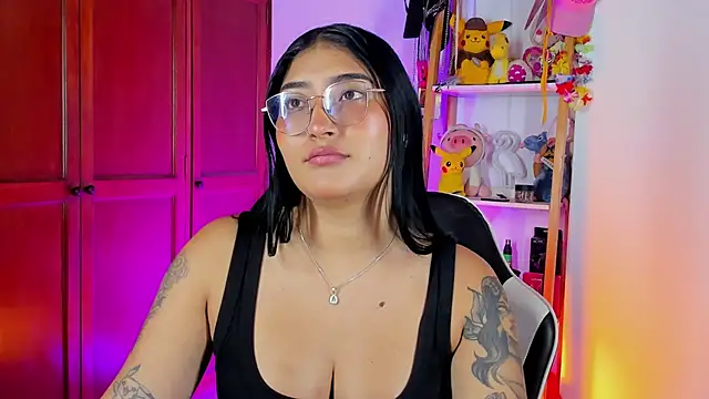 eymy-hadid online show from 4, 12, 2025