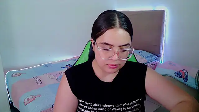 Snapshot of _alicia_z chatting on 6, 2, 2025 alicia z online show from 6, 2, 2025