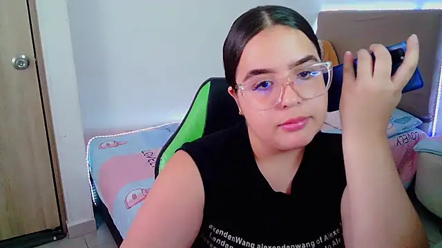 Snapshot of _alicia_z chatting on 6, 2, 2025 alicia z online show from 6, 2, 2025