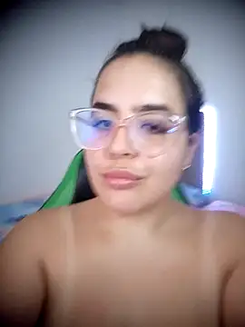 Snapshot of _alicia_z chatting on 2, 2, 2025 alicia z online show from 2, 2, 2025