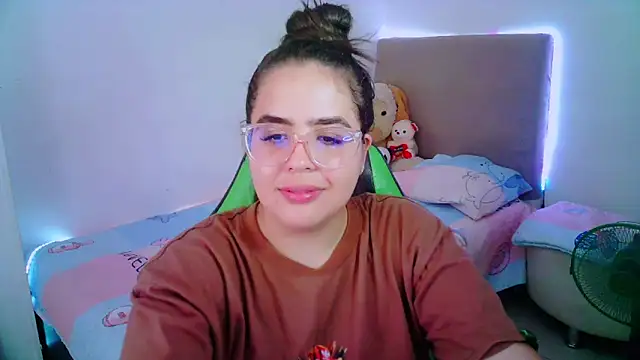 Snapshot of _alicia_z chatting on 2, 2, 2025 alicia z online show from 2, 2, 2025