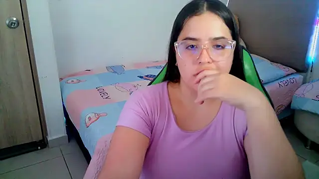 Snapshot of _alicia_z chatting on 22, 2, 2025 alicia z online show from 22, 2, 2025