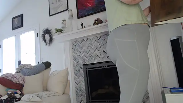 AuroraWillows online show from 2, 10, 2025