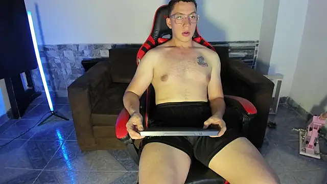 davinalhot online show from 8, 4, 2026